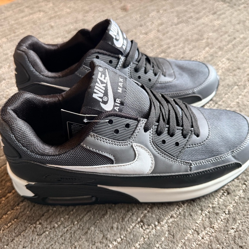 Nike Men’s Air Max 90 Grey/Black Low-Top Sneakers
